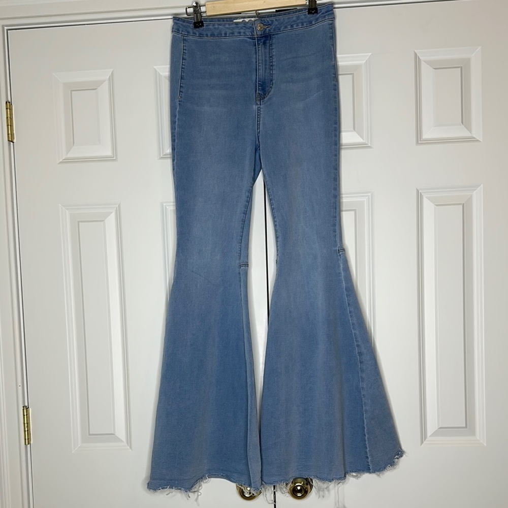 We The Free Float on Flare Blue Flare Wide Leg Jeans with Frayed Hem Sz29 - Picture 3 of 9